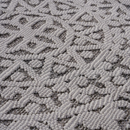 Guros - 4' X 6' Medallion Indoor / Outdoor Area Rug - Gray / White